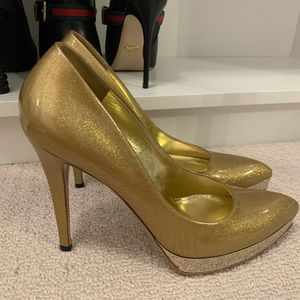 Gucci gold pumps